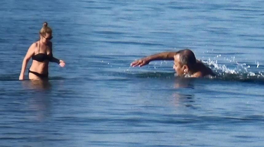 2023'ün ilk gününde Antalya'da turistler denize girdi