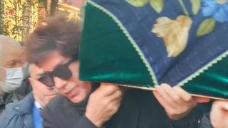 Yılmaz Morgül annesini toprağa verdi! Gözyaşlarını tutamadı