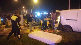 Samsun'da otomobil ile hafif ticari aracın çarpışması sonucu 6 kişi yaralandı