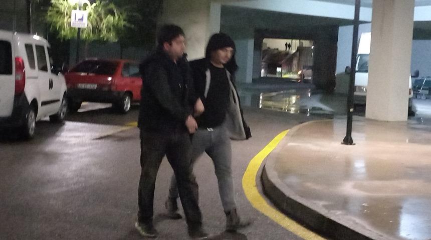 Manisa'da 2 hırsızlık şüphelisi kovalamacayla yakalandı