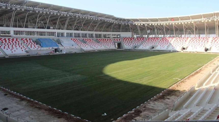 Karaman’ın yeni şehir stadyumunda çim serme işlemi tamamlandı