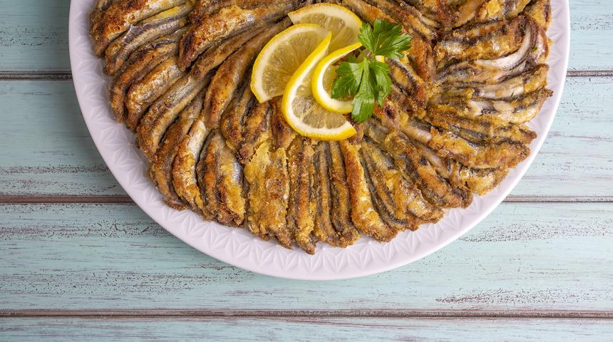 Airfryer mısır unlu hamsi tarifi yağsız ve çıtır çıtır: Airfryer'da mısır unlu hamsi nasıl yapılır?