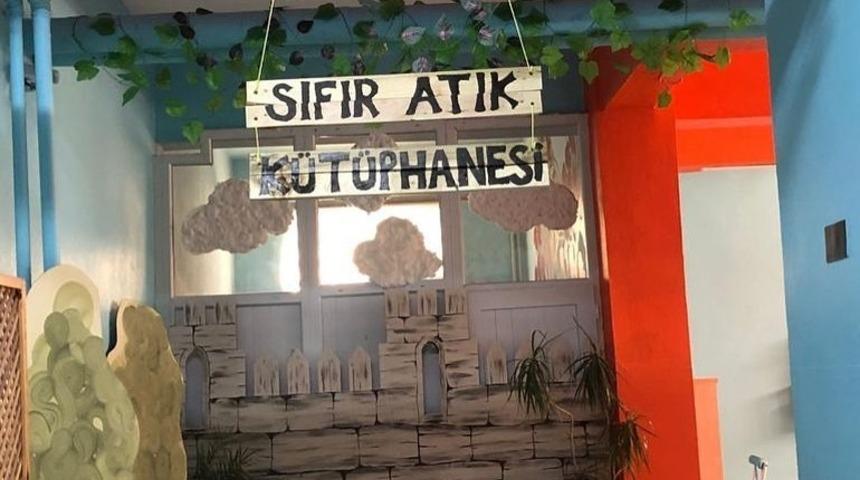 Eski malzemelerden ’Sıfır Atık Kütüphanesi’ kurdular