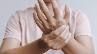 Bu iki belirtiye dikkat! Felç geçirmeden bir hafta önce başlıyor 