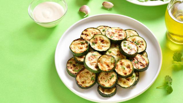 Airfryer kekikli kabak dilimleri tarifi ve malzemeleri nedir? Airfryer'da kekikli kabak dilimleri nasıl yapılır?