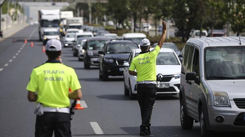 Alkollü araç kullanmaktan bile daha fazla... Trafik polislerini görünce sakın itiraz etmeyin! Cezası asgari ücrete denk