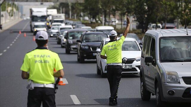Alkollü araç kullanmaktan bile daha fazla... Trafik polislerini görünce sakın itiraz etmeyin! Cezası asgari ücrete denk