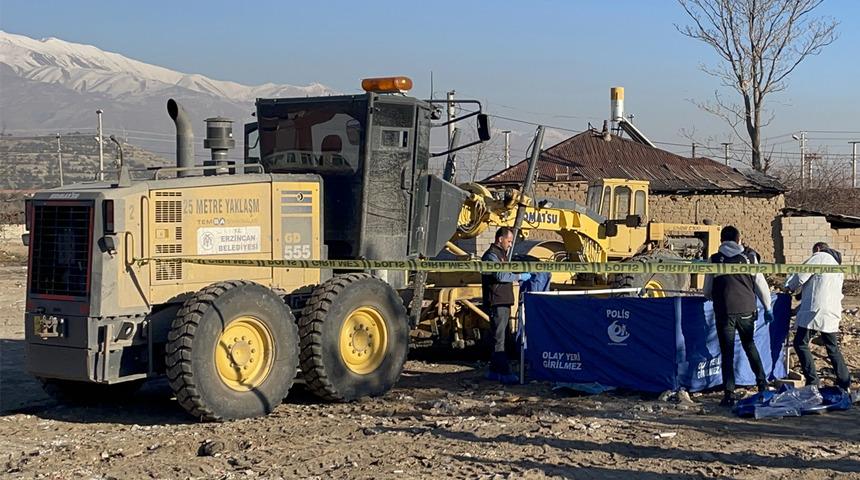 Erzincan'da iş makinesinin altında kalan kişi hayatını kaybetti