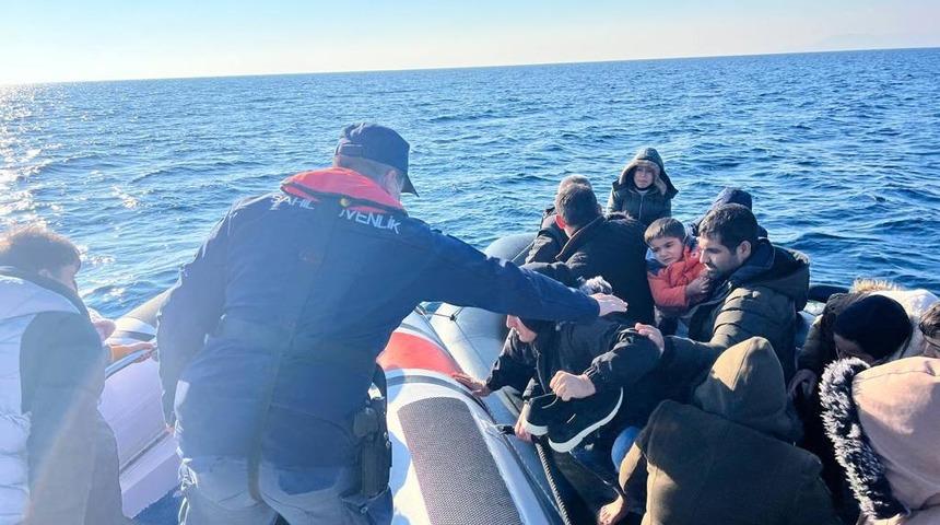 İzmir açıklarında 113 düzensiz göçmen kurtarıldı, 37 göçmen yakalandı