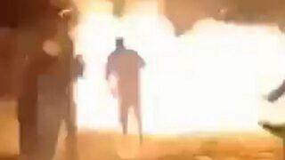 Yılbaşı kutlaması felaketle sonuçlandı! Havai fişek giysilerine takılınca yanarak can verdi