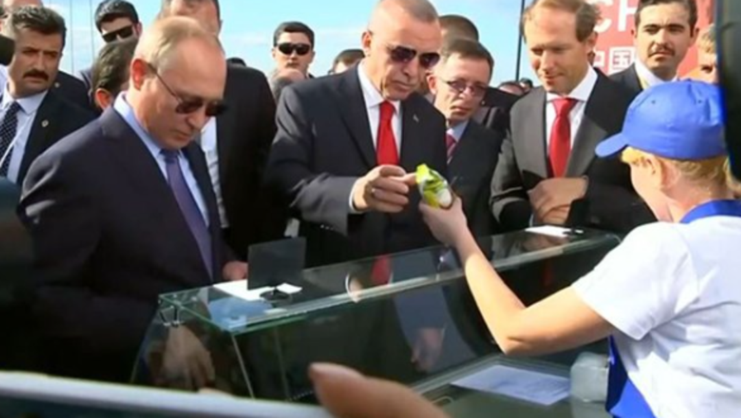 Putin&rsquo;in en yakınındaki isimdi! Erdoğan ve Putin&rsquo;e dondurma vermişti... Ger&ccedil;ek kimliği yıllar sonra ortaya &ccedil;ıktı