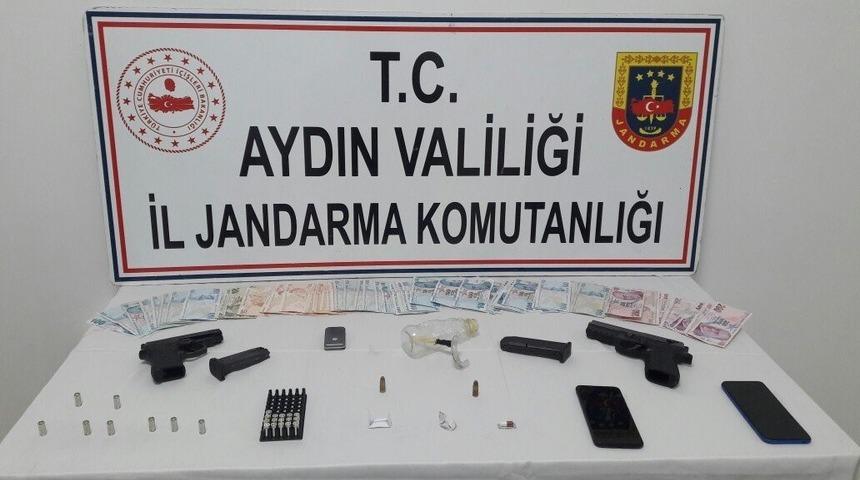 Aydın’da 12 yıl 9 ay kesinleşmiş hapis cezası bulunan uyuşturucu satıcısı yakalandı