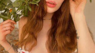 Yetişkin film yıldızı Reislin sosyal medyada limit tanımadı! Deniz kenarında ten rengi bluzuyla poz verince çıplak zannedildi