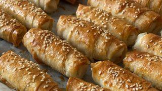 Gelinim Mutfakta soslu pratik börek tarifi! Soslu pratik börek nasıl yapılır?