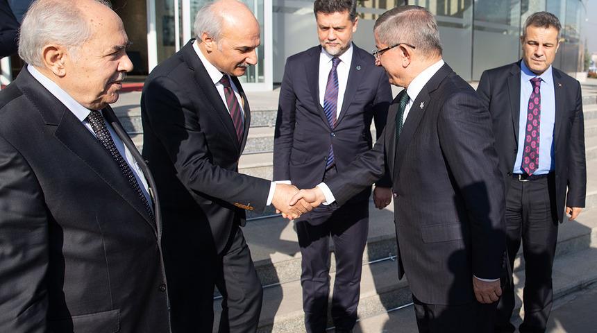 Davutoğlu ile Karamollaoğlu bir araya geldi