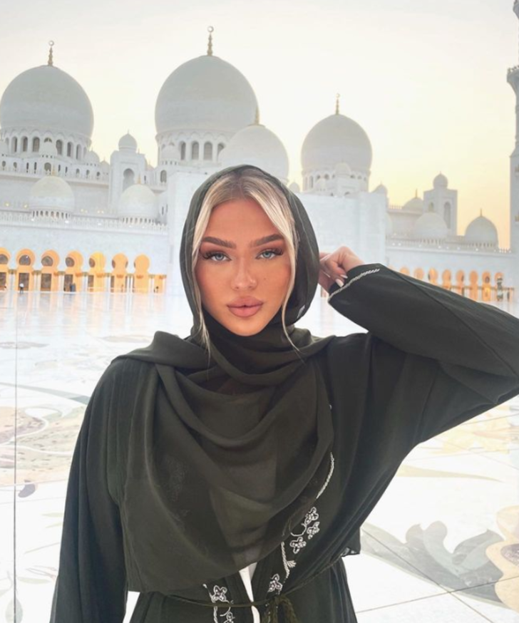 Dünyanın en güzel süpermarket çalışanı seçilen Elanie Victoria’nın yeni mesleği herkesi şaşırttı G3