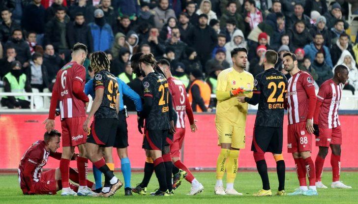 Tüm Türkiye, VAR kayıtlarında Erkan Özdamar'a söylenen bu detaya isyan ediyor! ''Bekle verme golü! Ofsaytımsı bir şey var...'' G4