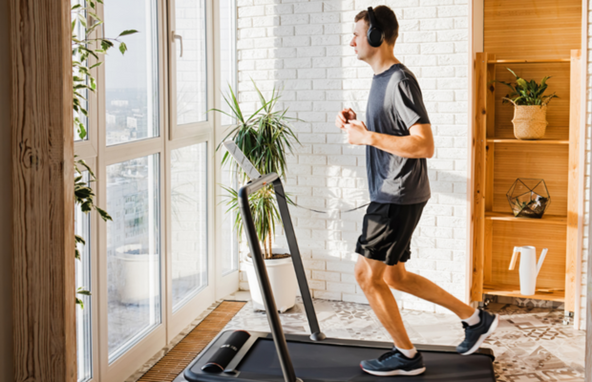 Evde yer kaplamadan saklayabileceğiniz en iyi katlanabilir koşu bantları