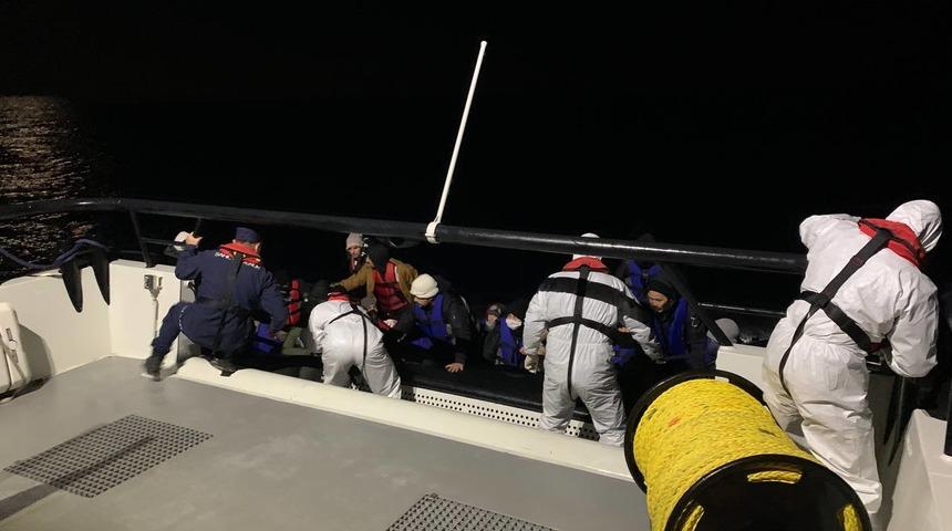 Çanakkale açıklarında 30 düzensiz göçmen kurtarıldı