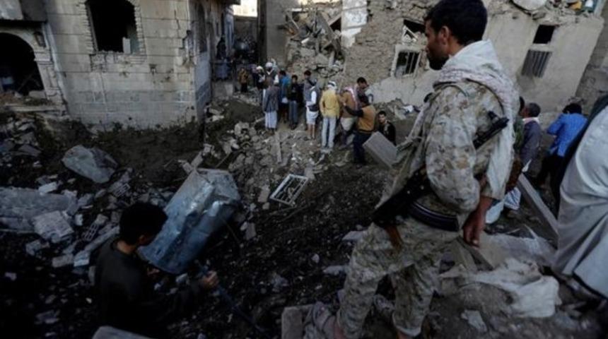 Suudi Arabistan u&ccedil;akları Yemen'i vurdu!