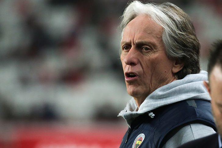 Fenerbahçe'nin yıldızı Galatasaraylı taraftarları çıldırdı! Derbiye günler kala oldu... Yıldız oyuncudan antrenmanda 6-0 göndermesi G3