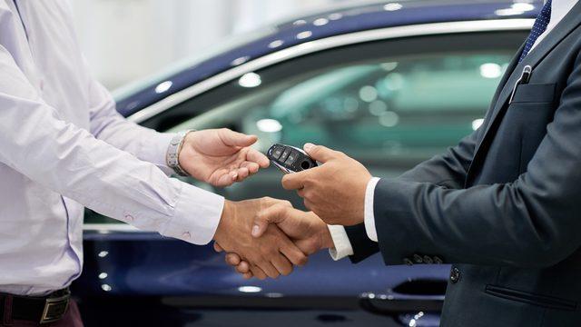 Matrah güncellemesiyle fiyatlar düşmüştü yeni yıla zamla girildi! Otomobil fiyatları için ÖTV beklentisine son noktayı koydu: Kim yapıyor bunu anlamadım!