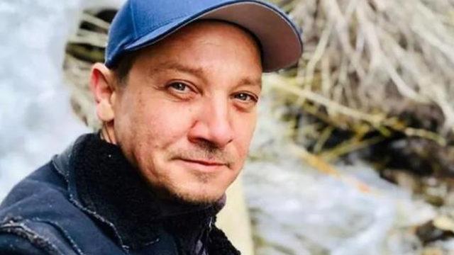 Kar küreme aracının altında kalmıştı! Jeremy Renner'dan ilk fotoğraf geldi
