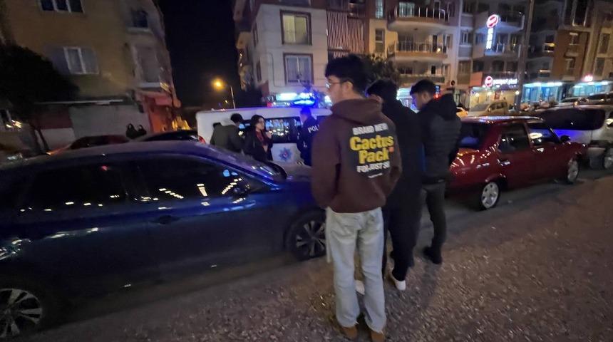 Kadın müşteriyi rahatsız eden şahsa meydan dayağı