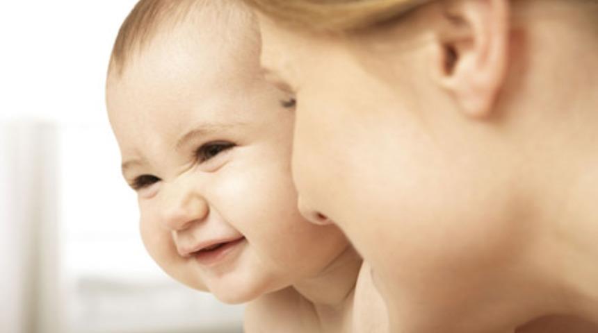 T&uuml;rk Kadını Emziriyor