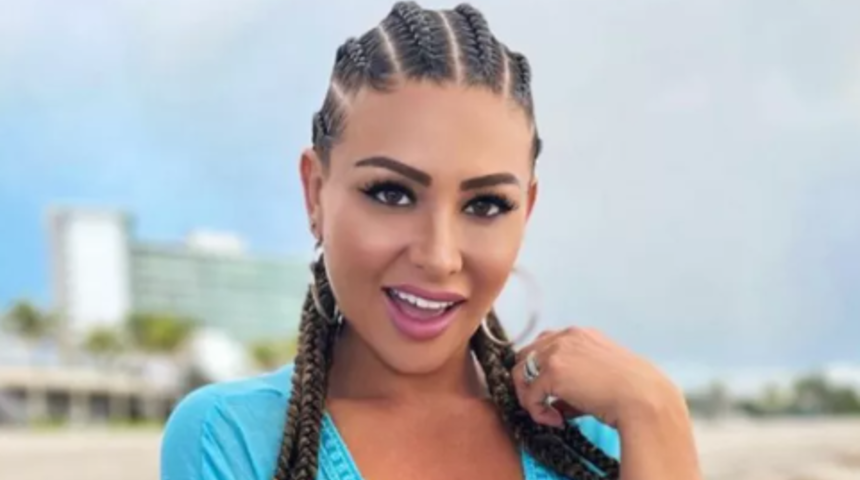 Playboy modeli Francia James tanga bikinisiyle dans etti! Hayranları “Tanrıça” diyerek destekledi