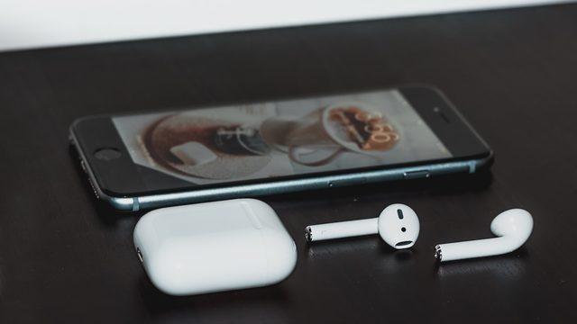 iPhone 15 beklenirken, ucuz AirPods Lite iddiası geldi! Rakiplerine ayak uyduracak