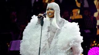 Bülent Ersoy'un hayatı film oluyor! Diva imzayı attı