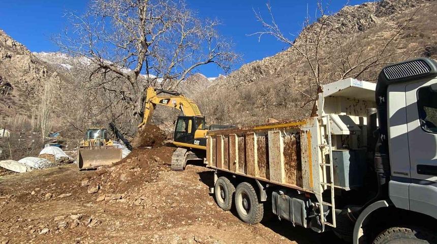 Hakkari&rsquo;de yol onarım ve stabilize &ccedil;alışması devam ediyor