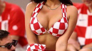 Dünya Kupası’nda futboldan daha çok o konuşulmuştu! Eski Hırvatistan güzeli Ivana Knöll pembe bikinisiyle yaktı geçti
