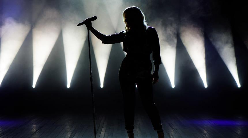 Şarkıcıların 'playback' yapması yasaklandı! O ülkede 1 Ocak'tan itibaren... Bakan bizzat denetleyecek