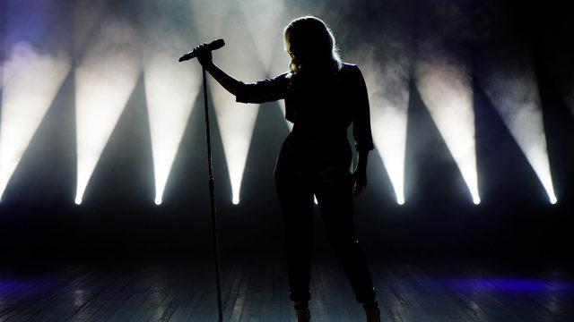 Şarkıcıların 'playback' yapması yasaklandı! O ülkede 1 Ocak'tan itibaren... Bakan bizzat denetleyecek