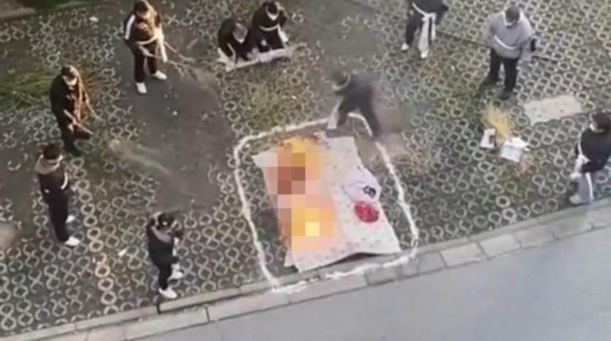 Her yer koronavirüsten ölen hastaların cesetleriyle doldu! Resmen yer kalmadı... Sokak ortasında cesetleri yaktılar