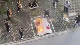 Her yer koronavirüsten ölen hastaların cesetleriyle doldu! Resmen yer kalmadı... Sokak ortasında cesetleri yaktılar