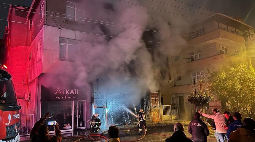 Kocaeli'de iş yerinde çıkan yangın söndürüldü