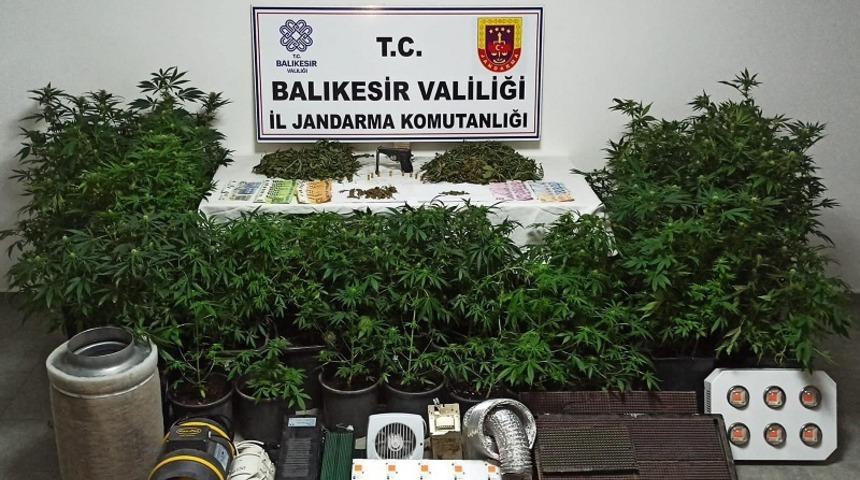 Balıkesir'de uyuşturucu operasyonunda 3 kişi gözaltına alındı