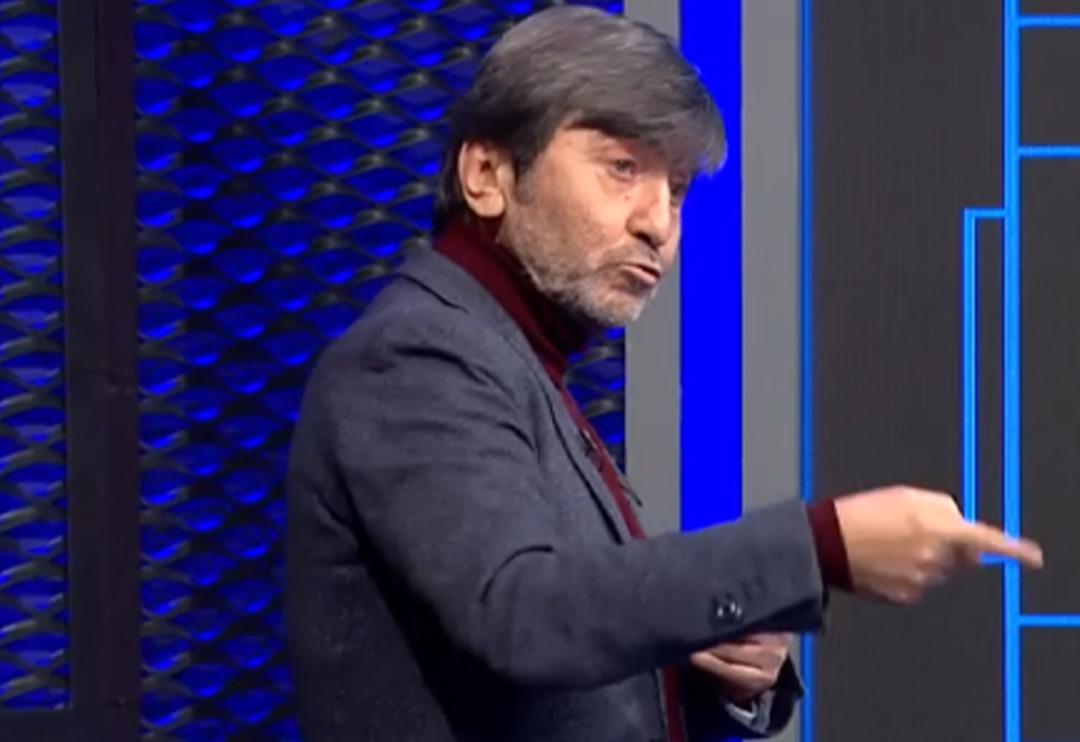 Rıdvan Dilmen'den Galatasaraylı oyuncuya &ccedil;ok sert uyarı! S&ouml;zlerinin ardından Galatasaray'ın lider olmasının b&uuml;y&uuml;k bir başarı olduğunu s&ouml;yledi...