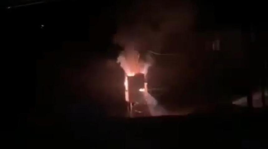 Silvan’da elektrik panosu alevlere teslim oldu