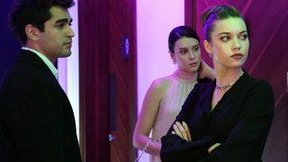 Yalı Çapkını dizisinin Seyran’ı Afra Saraçoğlu set öncesi yakalanınca... 