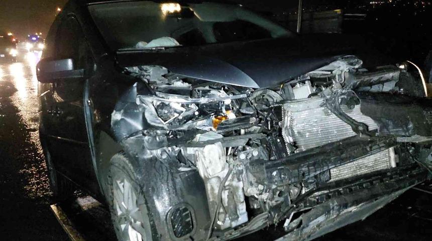 Samsun’da hafif ticari araç bariyere çarptı: 3 yaralı