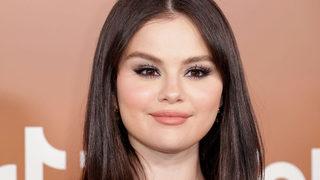 Bikinili yakalanan Selena Gomez gazetecilere kıvrımlarını sergiledi
