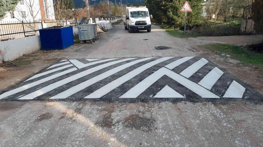 Menteşe Belediyesi okul yollarını güvenli hale getiriyor