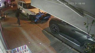 Gaziosmanpaşa'da silahlı saldırı anları kamerada! Husumetlisini sokak ortasında böyle vurdu