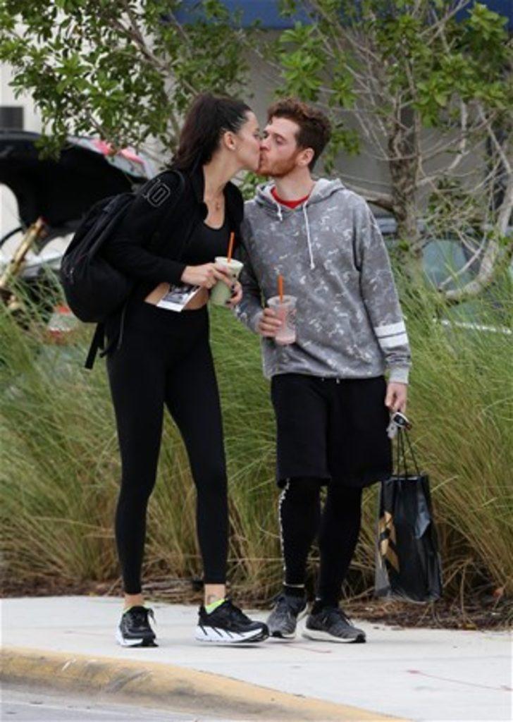 Adriana Lima'dan aşk dolu Metin Hara paylaşımı G4