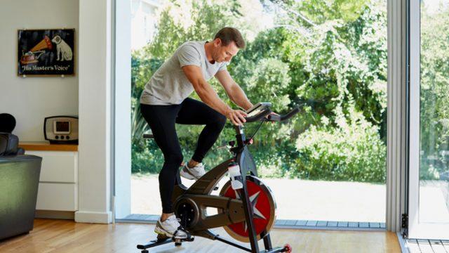 Evde kolayca kilo vermenizi sağlayacak en iyi dikey bisikletler