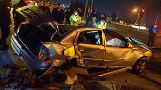 Niğde'de halk otobüsü ile otomobil çarpıştı: 3'ü ağır 16 yaralı